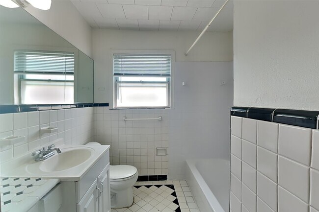 Building Photo - 7538 Vista Verde St
