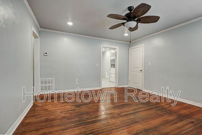 Building Photo - 3200 SW 38th St