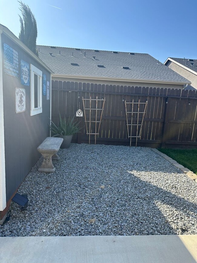 Building Photo - Must see this immaculate home!!!