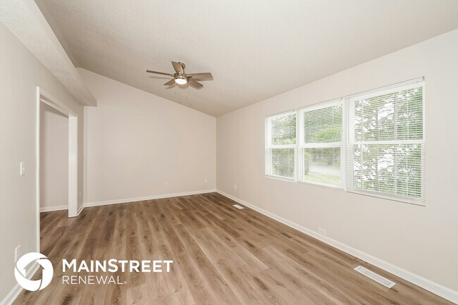 Building Photo - 4852 Shady View Dr