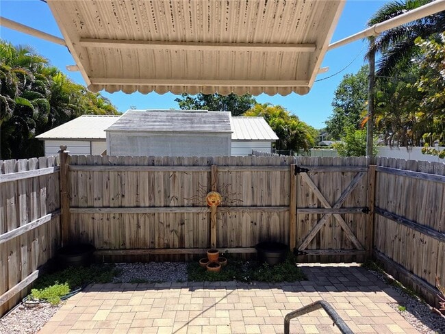 Building Photo - 5616 27th Ave S