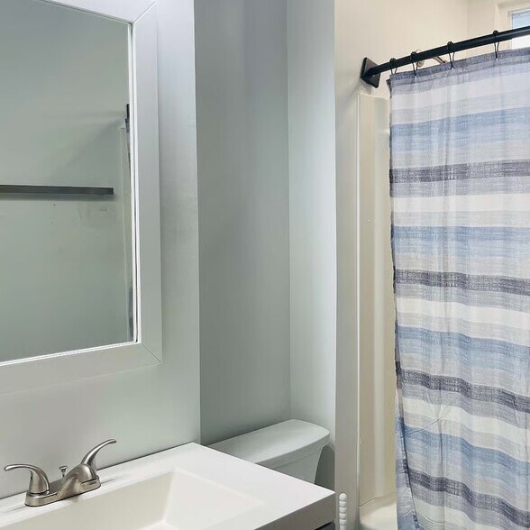 Remodeled Bathroom - 1039 Highland Ave