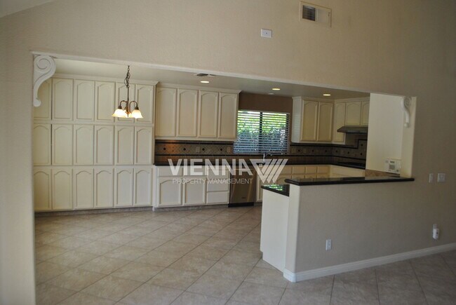 Building Photo - 5325 Thunder Ridge Cir