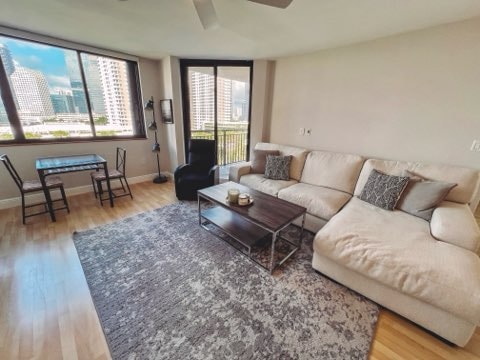 Building Photo - 540 Brickell Key Dr