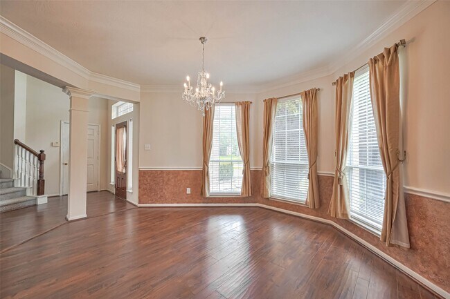 Building Photo - 1007 Riverchase Dr
