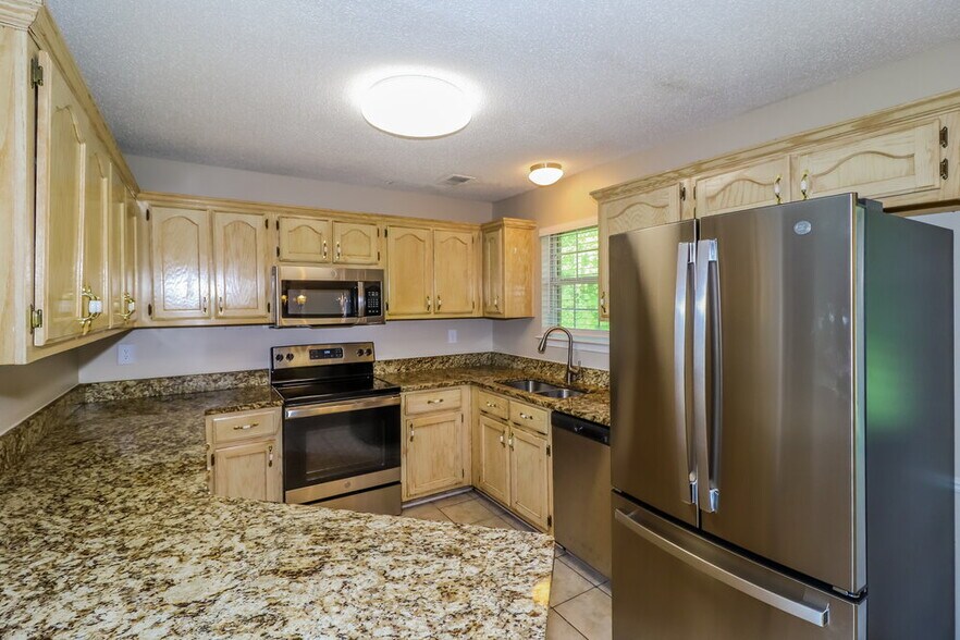 Building Photo - 7444 Holly Grove Dr