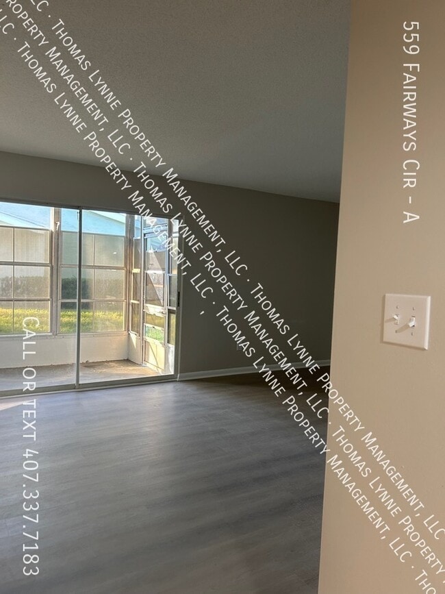 Building Photo - 559 Fairways Cir