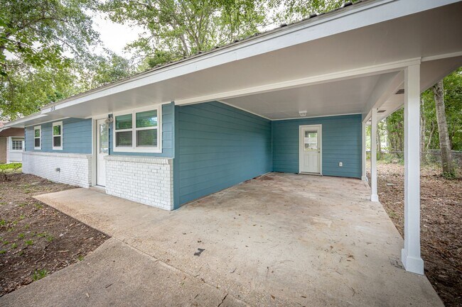 Building Photo - Charming Home in the Heart of Ocean Springs!