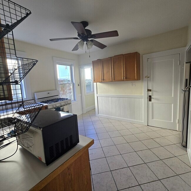 Building Photo - 56 Waterhouse St