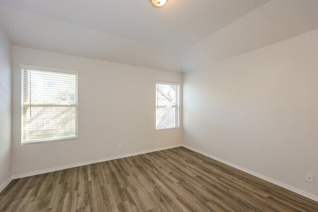 Building Photo - 10432 Green Branch