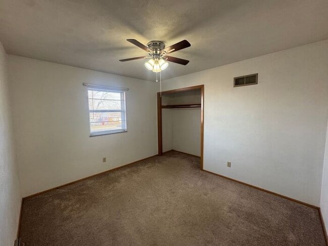 Building Photo - ***6 OR 12 MONTH  LEASE OPTIONS***4BR 2BA Home w/ Central Air • Porch • Great Location in Indepen...