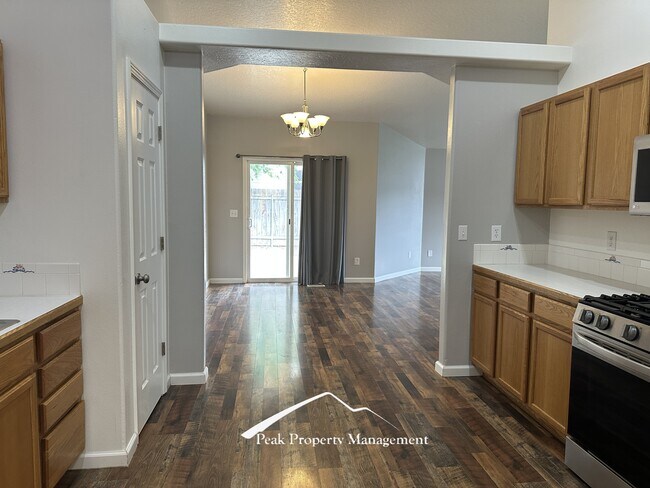 Building Photo - 614 Alturas St