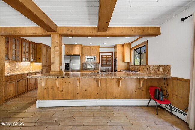 Building Photo - 445 Country Club Dr