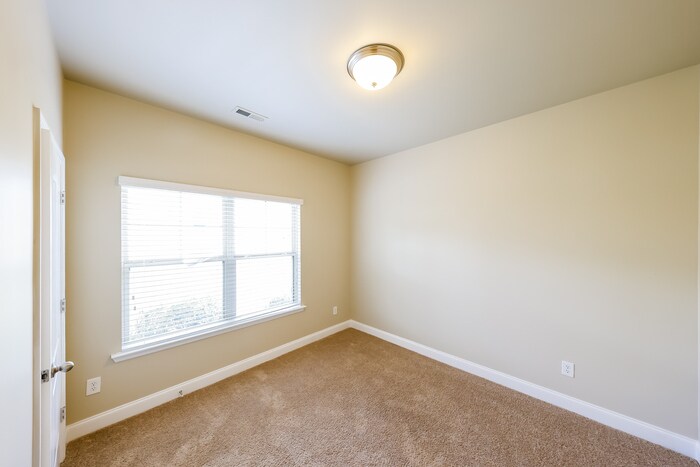Building Photo - 115 Lazy Oak Dr