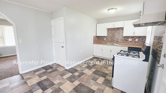 Building Photo - 3 Bed 1 Bath ready to rent!