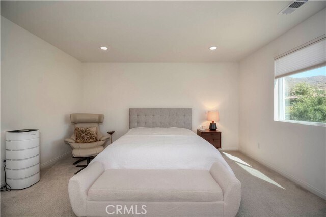 Building Photo - 24218 Hillcrest Dr