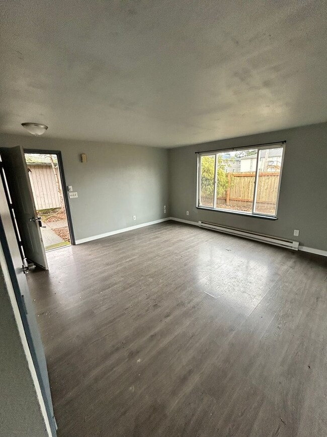 Building Photo - 610 Roeder Ave