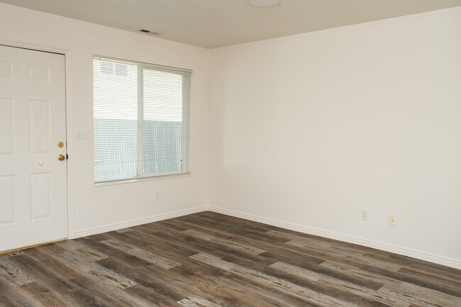 Building Photo - 1395 N 290 W