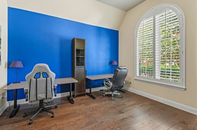 Building Photo - Entertainer's Home in Forney!