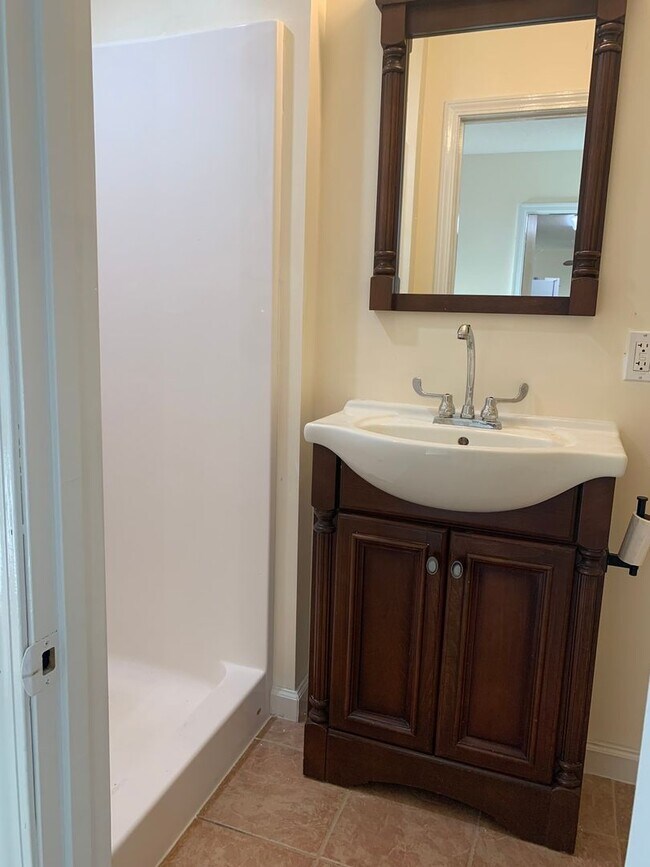 Building Photo - Charming 4BR House in Hampton