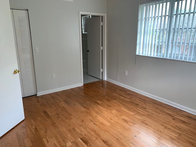 Building Photo - 3221 Sabal Palm Manor