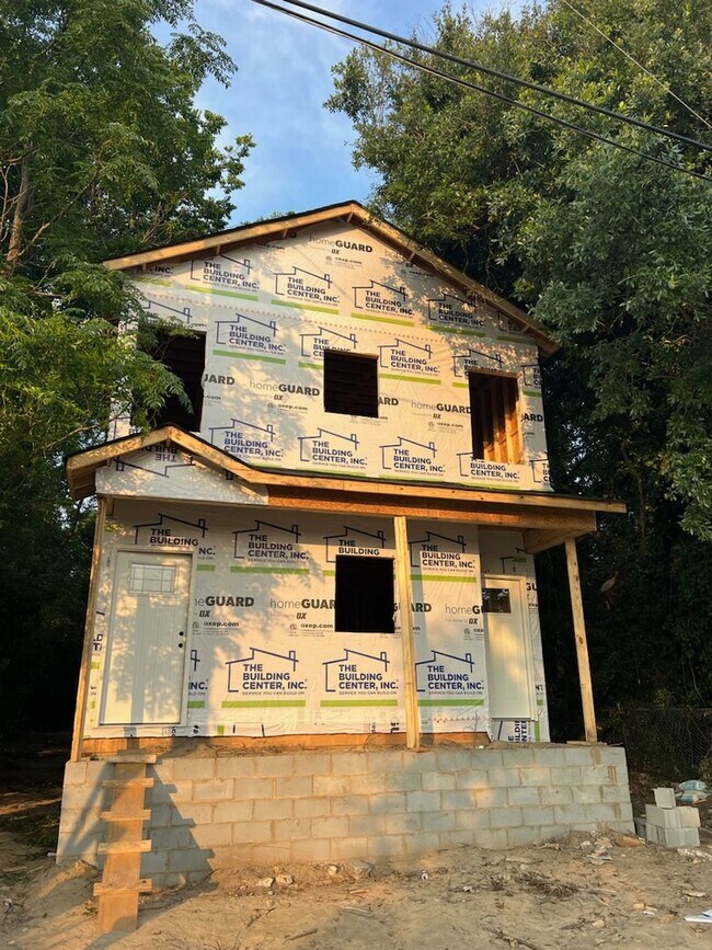 Building Photo - 1318 House St