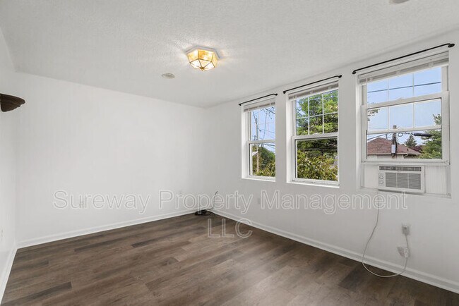 Building Photo - 1036 Collings Ave