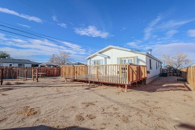 Building Photo - 935 W Sullivan Ave