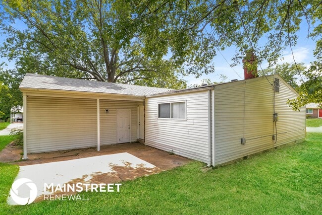 Building Photo - 1801 Atmore Dr