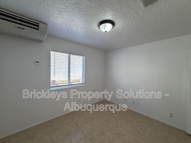 Building Photo - 1405 Secret Valley Dr SW