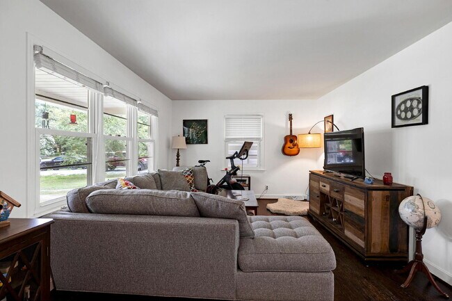 Building Photo - 4824 Stafford Dr