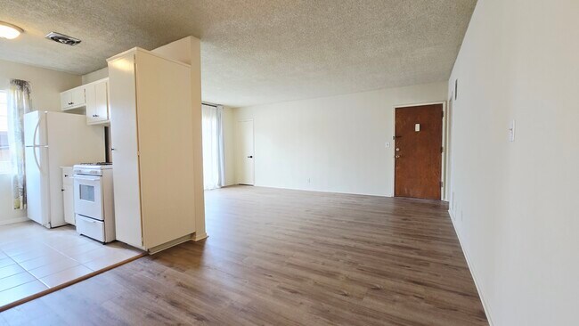 Building Photo - 526 S St Andrews Pl