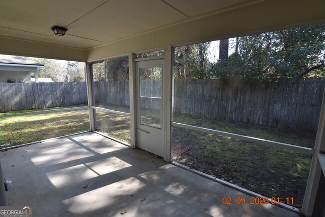 Building Photo - 322 Gary Cir