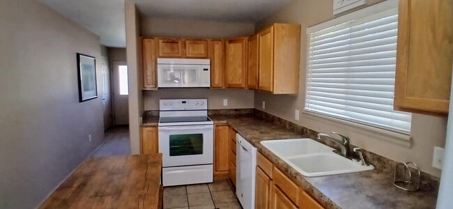 Building Photo - 672 Theresea Ct