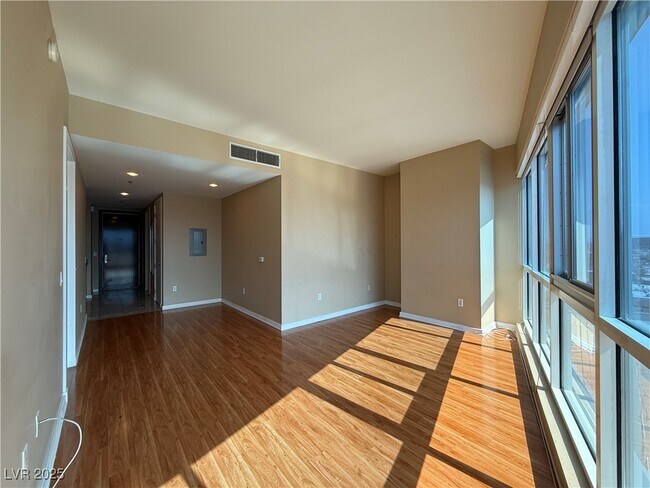 Building Photo - 4575 Dean Martin Dr