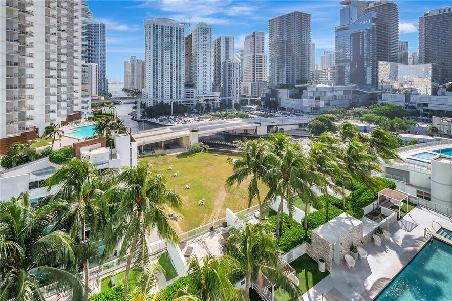 Building Photo - 90 SW 3rd St