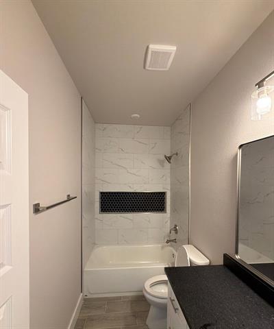 Building Photo - 5621 San Jacinto Dr