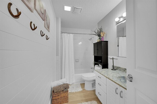 Building Photo - 8606 Arrowhead Dr