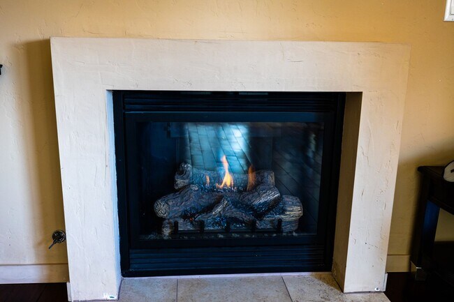 Building Photo - Beautiful Home in the Oakland Hills with v...