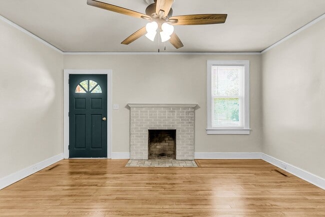 Building Photo - 3 Bed 2 Bath Home Located in Highland Park...