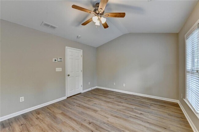 Building Photo - 4005 Edgecomb Dr