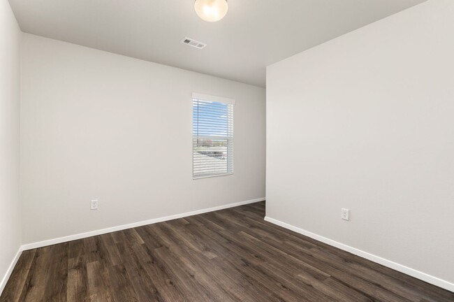 Building Photo - *Pre-leasing* Three Bedroom | Two and a Ha...