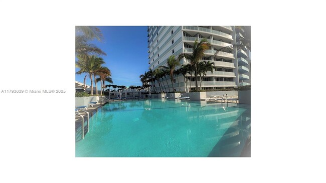 Building Photo - 3101 Bayshore Dr