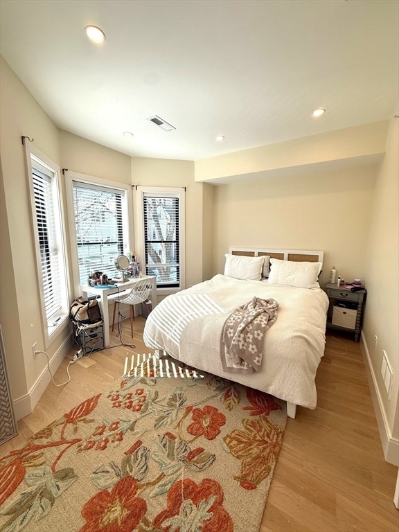 Building Photo - 552 E 5th St