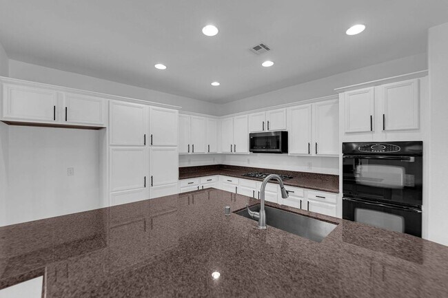 Building Photo - Luxury Rental in Summerlin