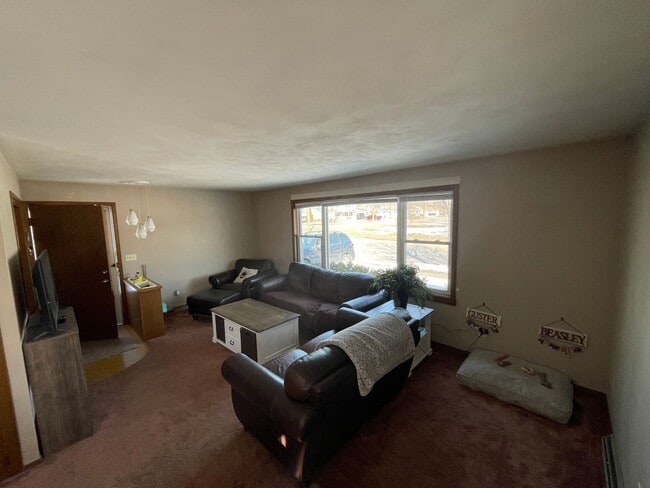 Building Photo - 2 bed, 2 bath, duplex across from park. Appleton!