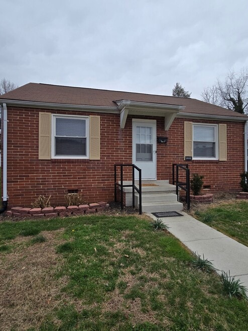 Building Photo - 1405 Newton St