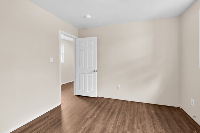 Building Photo - 708 2nd Ave