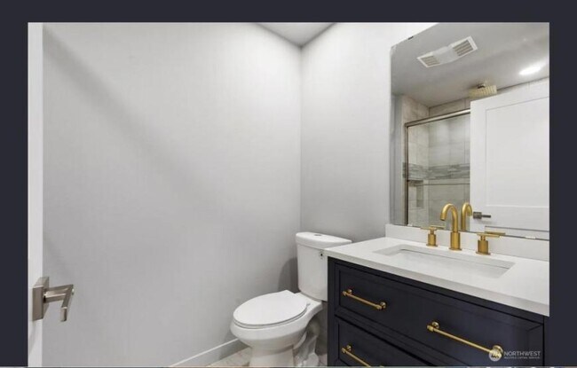 Building Photo - 2 bedroom in Seattle WA 98106