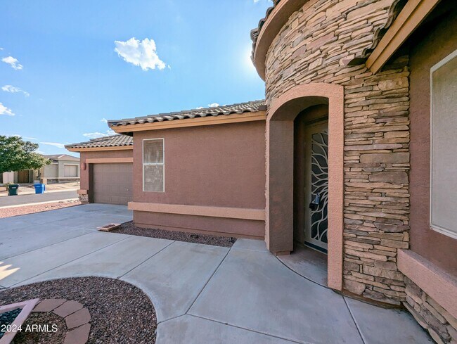 Building Photo - 1530 E Branham Ln